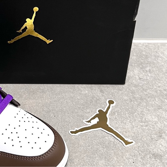 NIB AIR JORDAN 1 Low (GS) - Picture 4 of 9